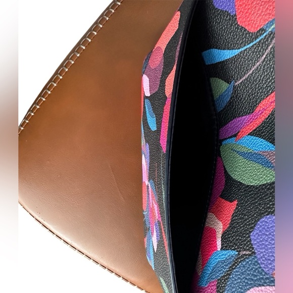 🌸 Stunning Trina Turk Floral on Black Crossbody Bag - NWT🌸 - Picture 11 of 12